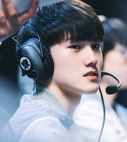 背后是策略 背后是策略